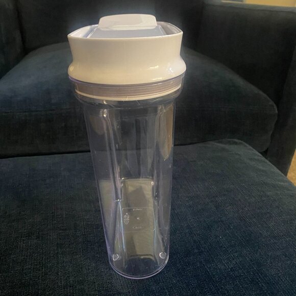 OXO Good Grips POP Cereal Dispenser 3.4 qt/3.2 L - Picture 2 of 9